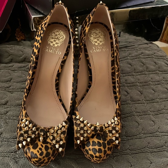 Spotted Brown cheetah pony studded Vince Camuto heels - Picture 1 of 7